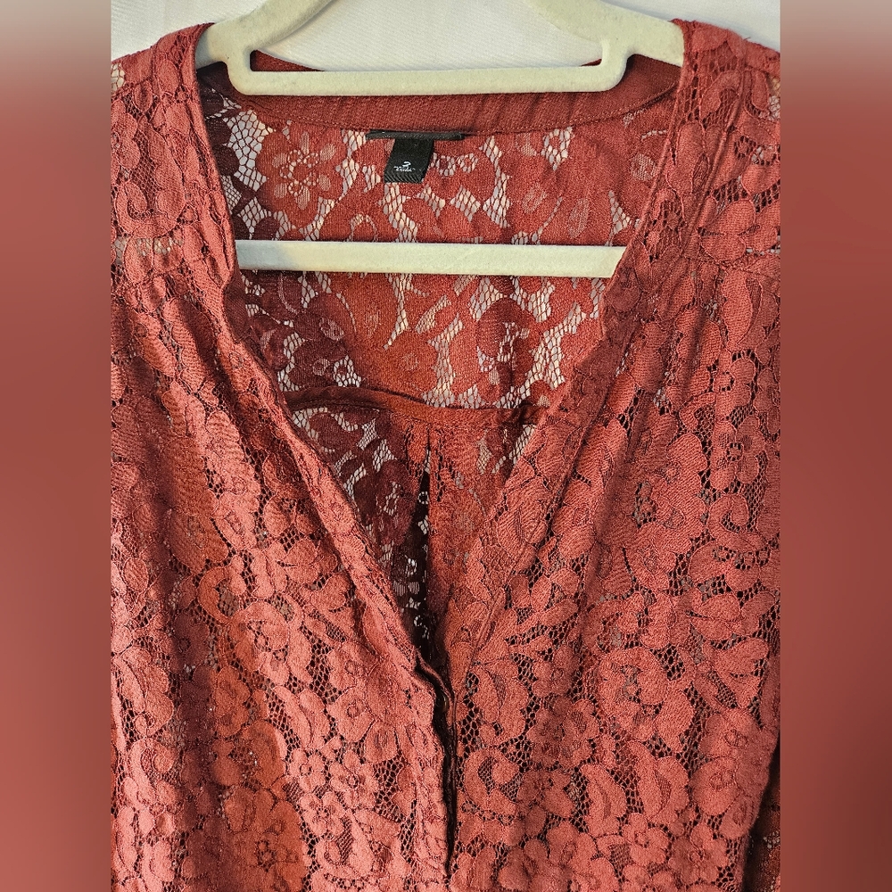 Torrid Rust Floral Lace Blouse Size 2 Plus Size Boho Sheer V-Neck Short Sleeve - Picture 2 of 9